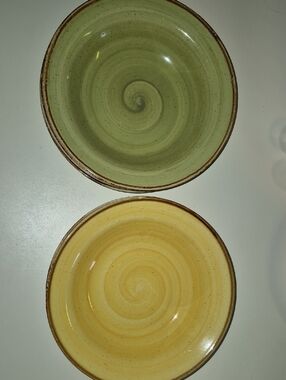 Thomson Pottery Large Soup/pasta Bowls(9")..4 Amazon 4 Yellowstone..